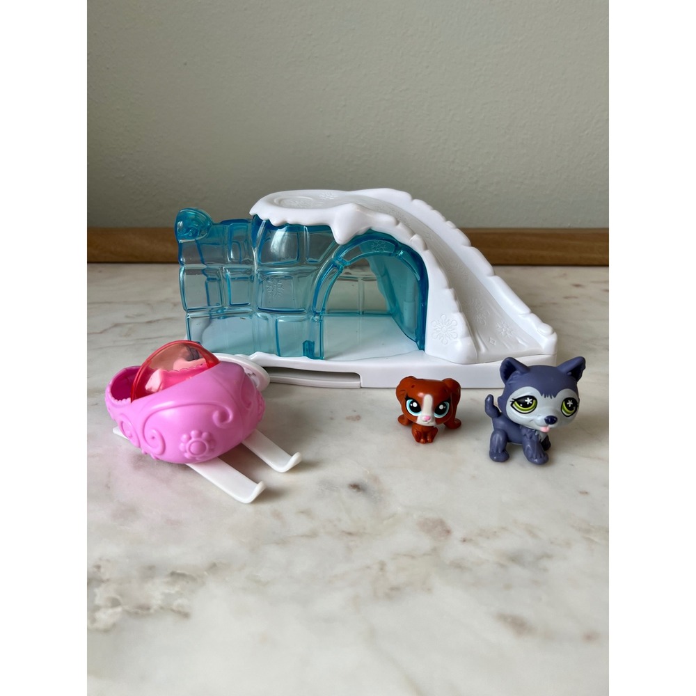 Littlest Pet Shop LPS Polar Arctic Igloo Play-set 2005 w accessories and Pets